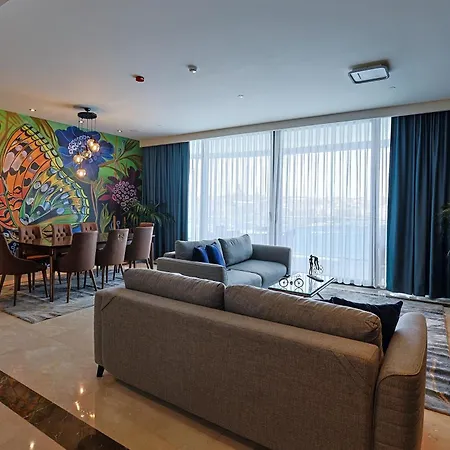 Elegant Luxurious Sea View דירה